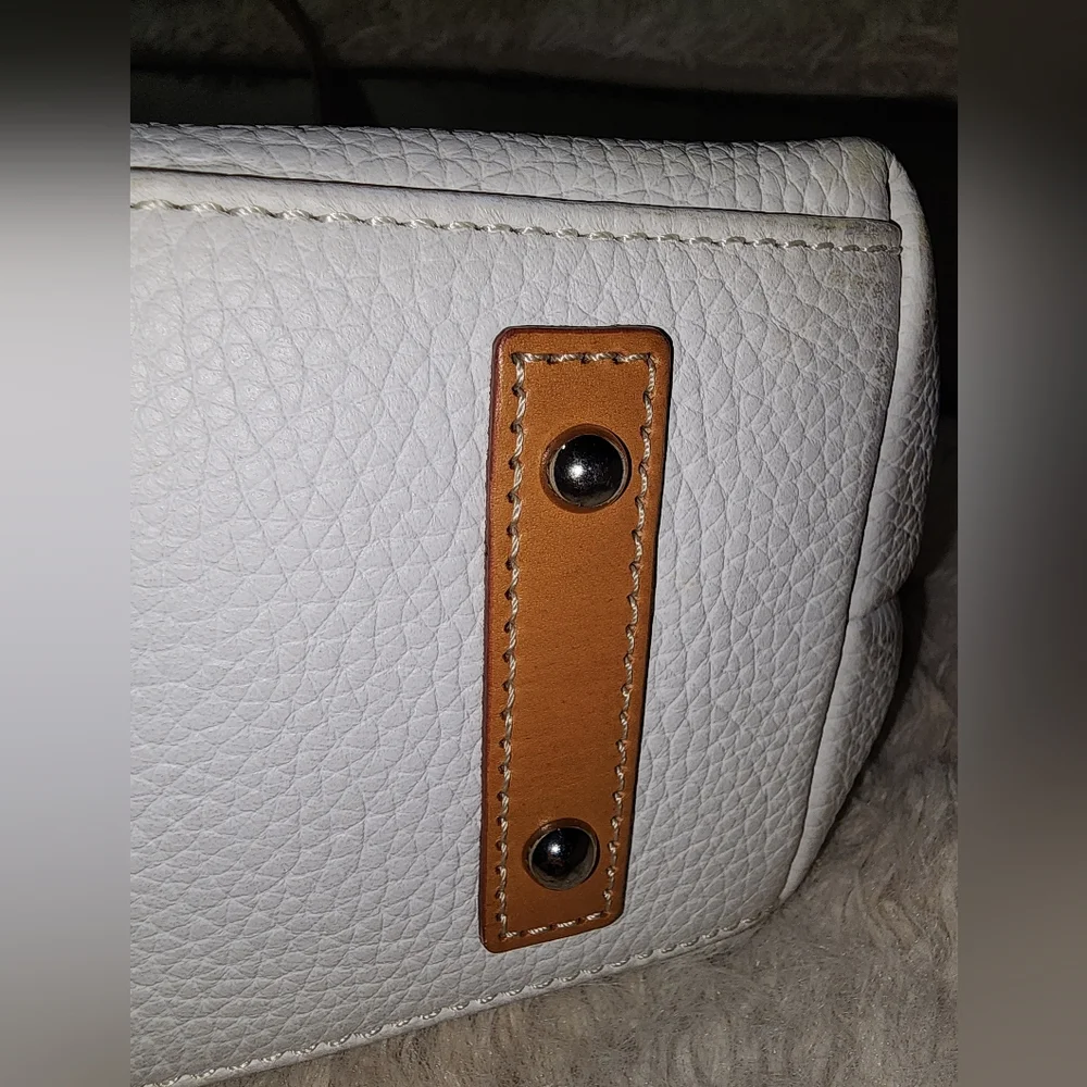 Elegant White and Tan Leather Dooney Bourke Gorgous Tote Bag - Picture 7 of 16